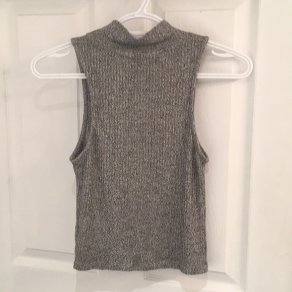 Brandy Melville one size cute tight shirt - Picture 4 of 4